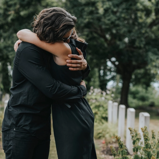 man en vrouw rouwen