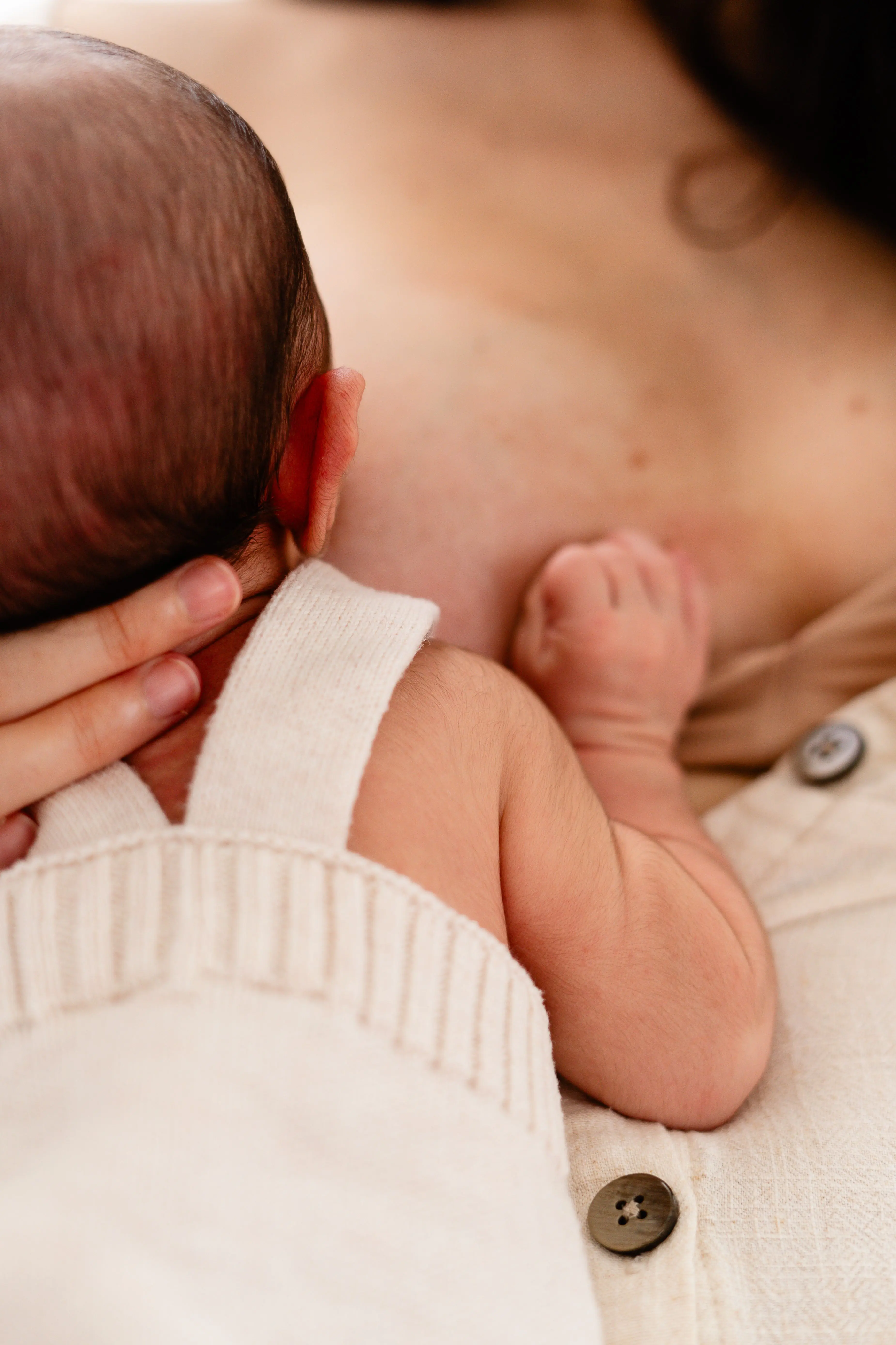 baby krijgt borstvoeding
